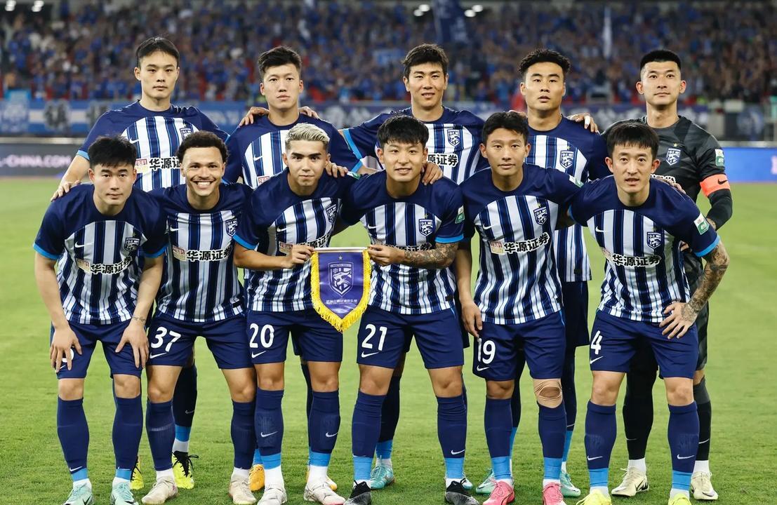 开云国际体育 -武汉三镇发布备战花絮；转会期复出首秀；荷甲任务艰巨；赛程密集仍需轮换 