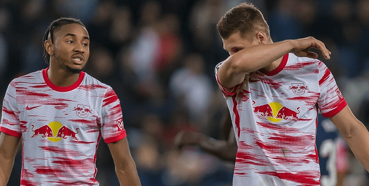 费耶诺德迎德甲关键赛；加时末段状态回暖；质疑声仍在；更衣室氛围转暖 