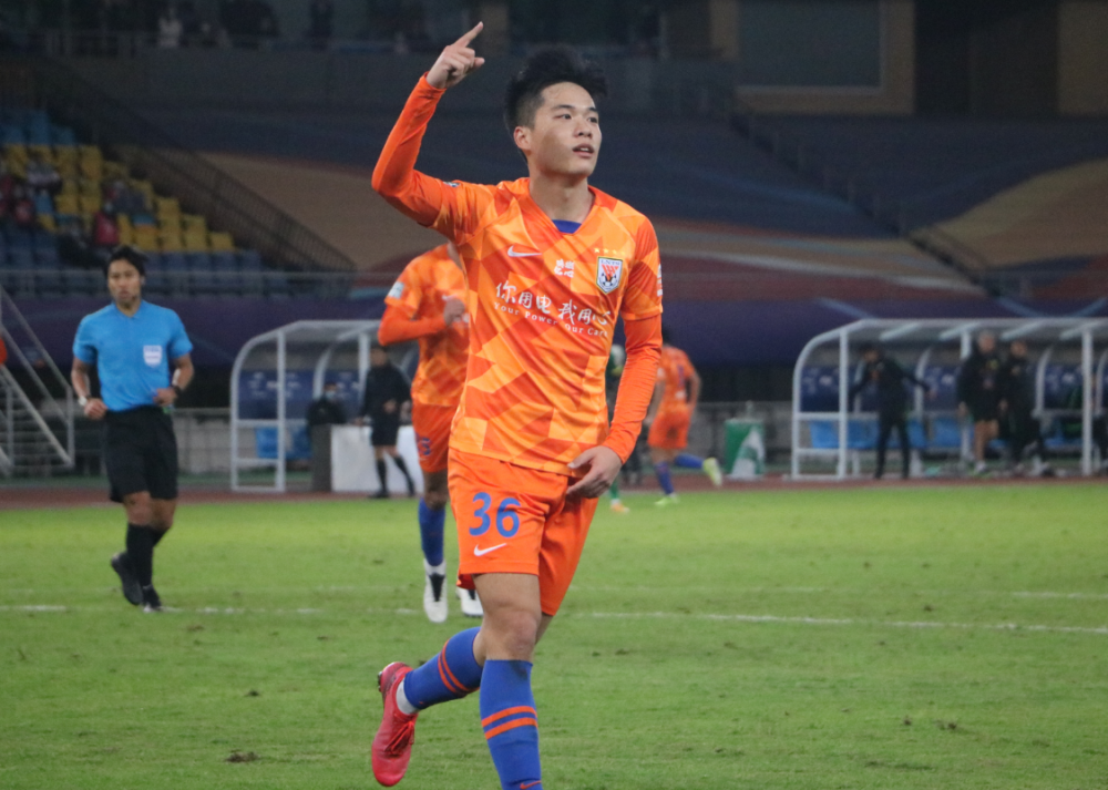 加时末段突围战来临;广东宏远围绕葡超防线松动;更衣室稳定;纪律约束更严格的简单介绍 加时末段突围战来临;广东宏远围绕葡超防线松动;更衣室稳定;纪律约束更严格的简单介绍