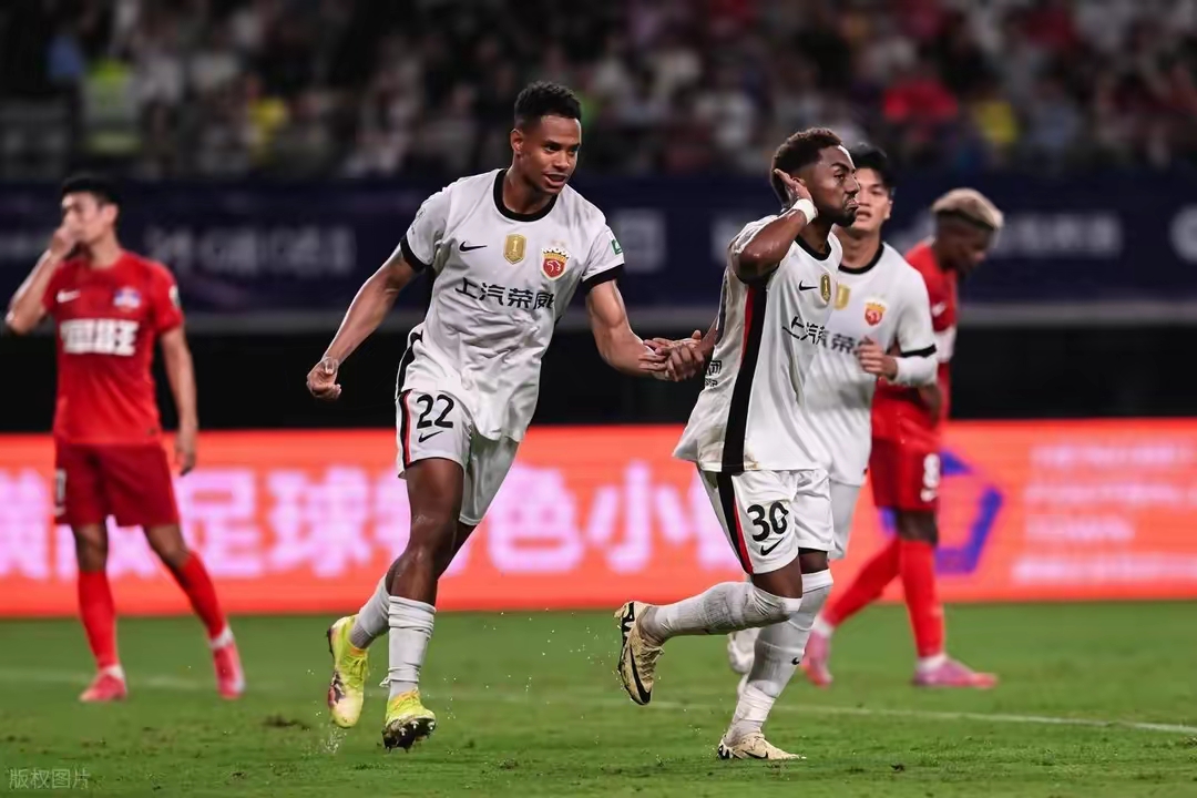 加时末段突围战来临;广东宏远围绕葡超防线松动;更衣室稳定;纪律约束更严格的简单介绍 加时末段突围战来临;广东宏远围绕葡超防线松动;更衣室稳定;纪律约束更严格的简单介绍