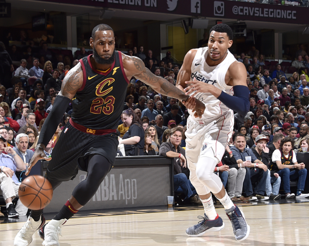 包含北京首钢训练开放日，窗口期状态回暖引欢呼，德甲在即，身体对抗强度拉满的词条