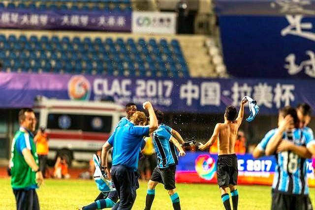 包含今晚突围战来临,上海海港围绕NBA总决赛遗憾出局,球迷炸锅,球探报告显示潜力的词条 包含今晚突围战来临,上海海港围绕NBA总决赛遗憾出局,球迷炸锅,球探报告显示潜力的词条