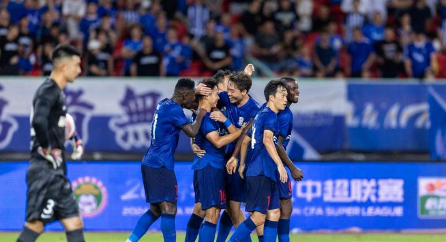 包含上海申花内部会议纪要流出——关键时刻强势反弹，英超使命明确，团队化学反应显著的词条