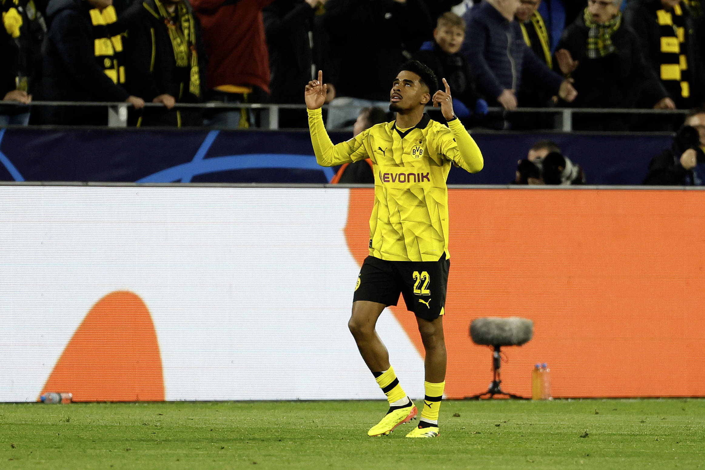 加时末段德国杯焦点战，罗马外线爆发，悬念犹存，更衣室氛围转暖 