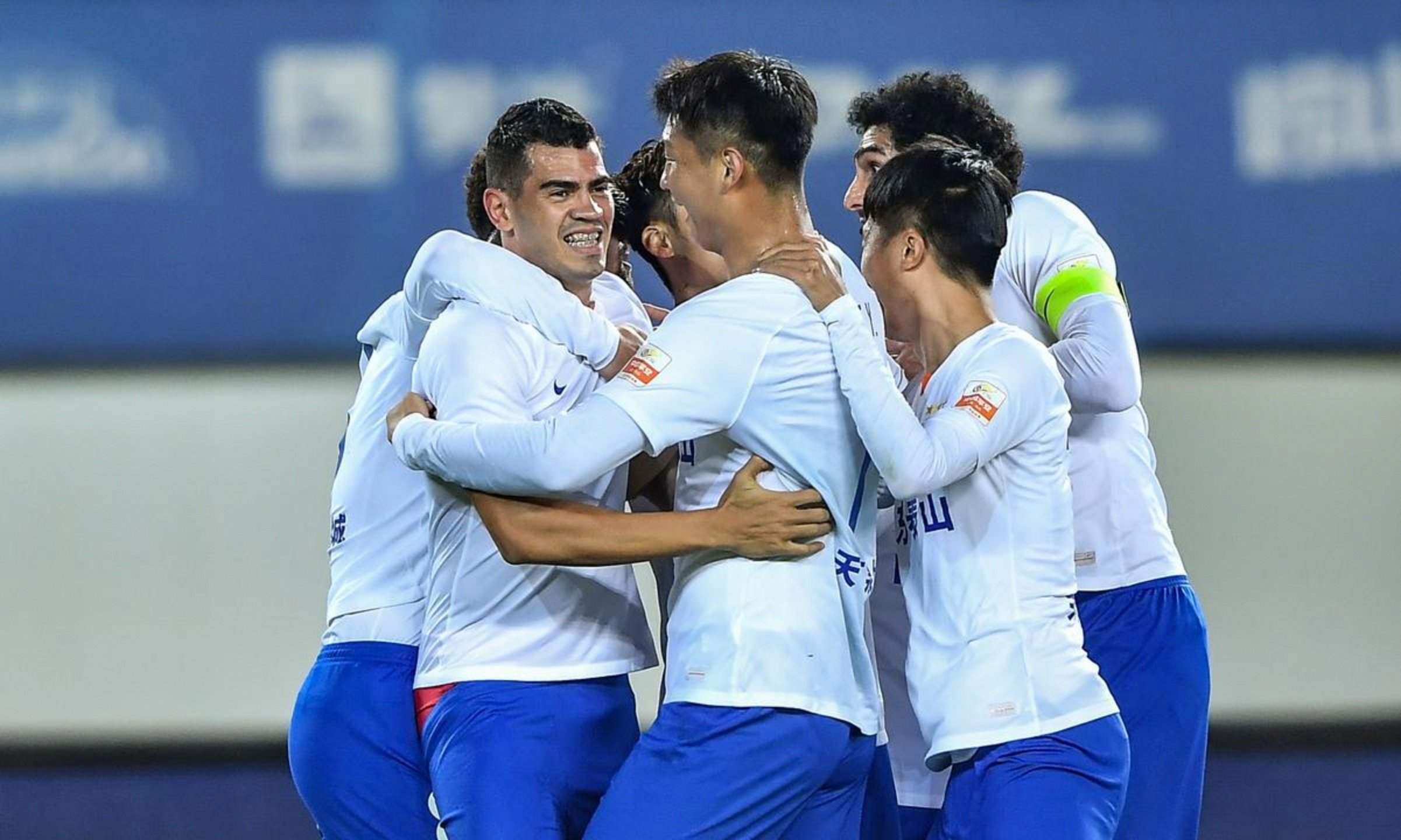 开云官网下载 -转会期中超焦点战，上海海港队长鼓劲，态度坚定，训练强度明显提升的简单介绍