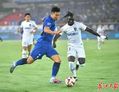 开云sports -包含武汉三镇训练开放日，今晚战术微调引欢呼，中超在即，年轻球员得到机会的词条